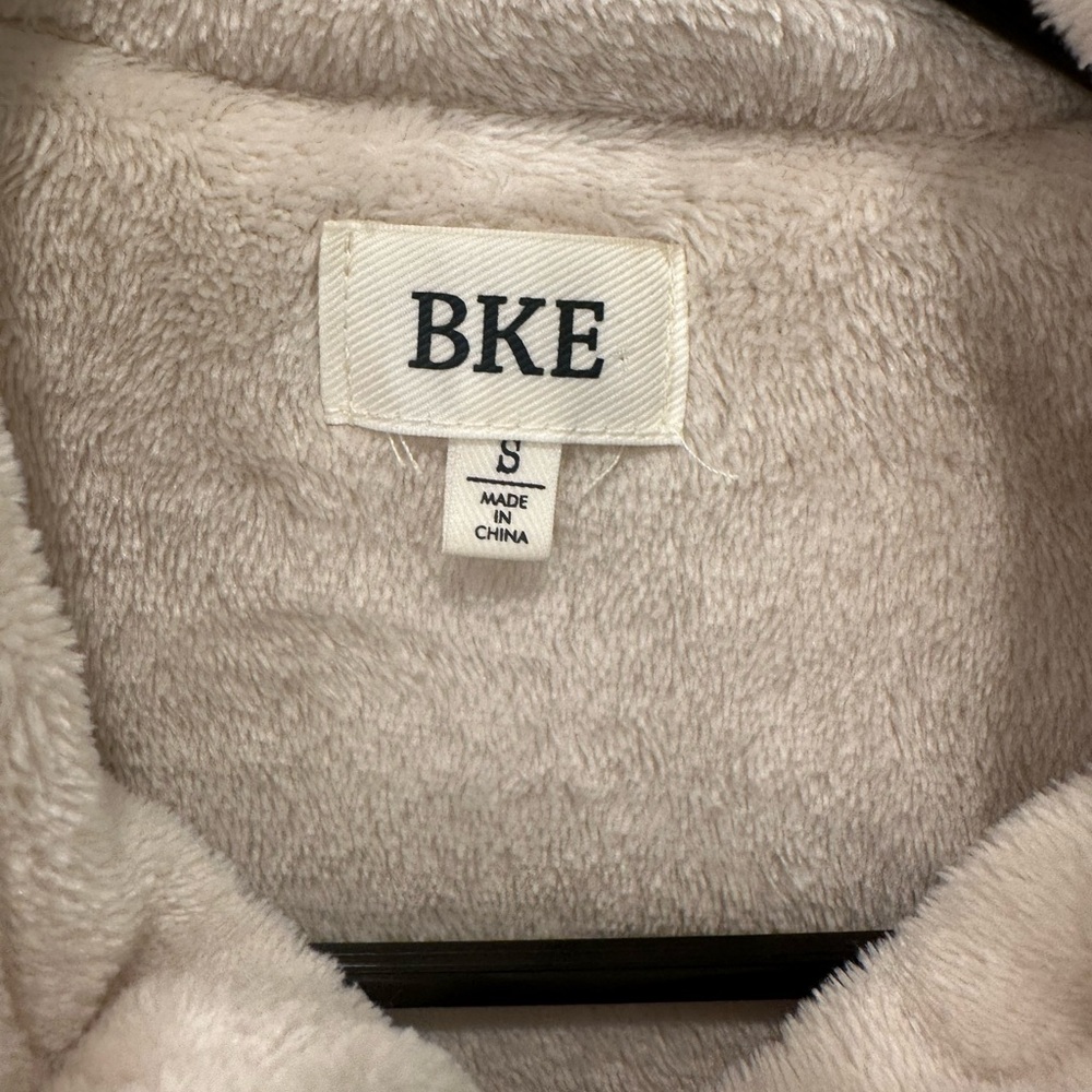 BKE Cropped Puffer Vest Small - Picture 5 of 5